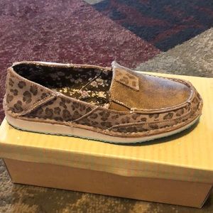 Very G Millie Taupe shoes- size 9